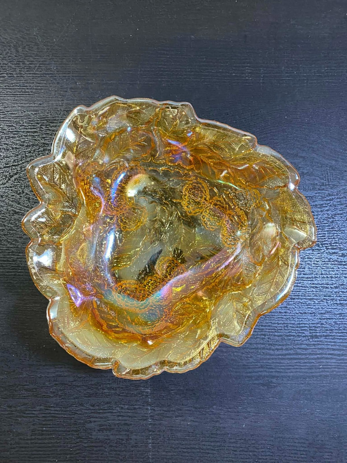 Beautiful Carinval Glass Bowl w/Loganberry Pattern by Indiana Glass Co.