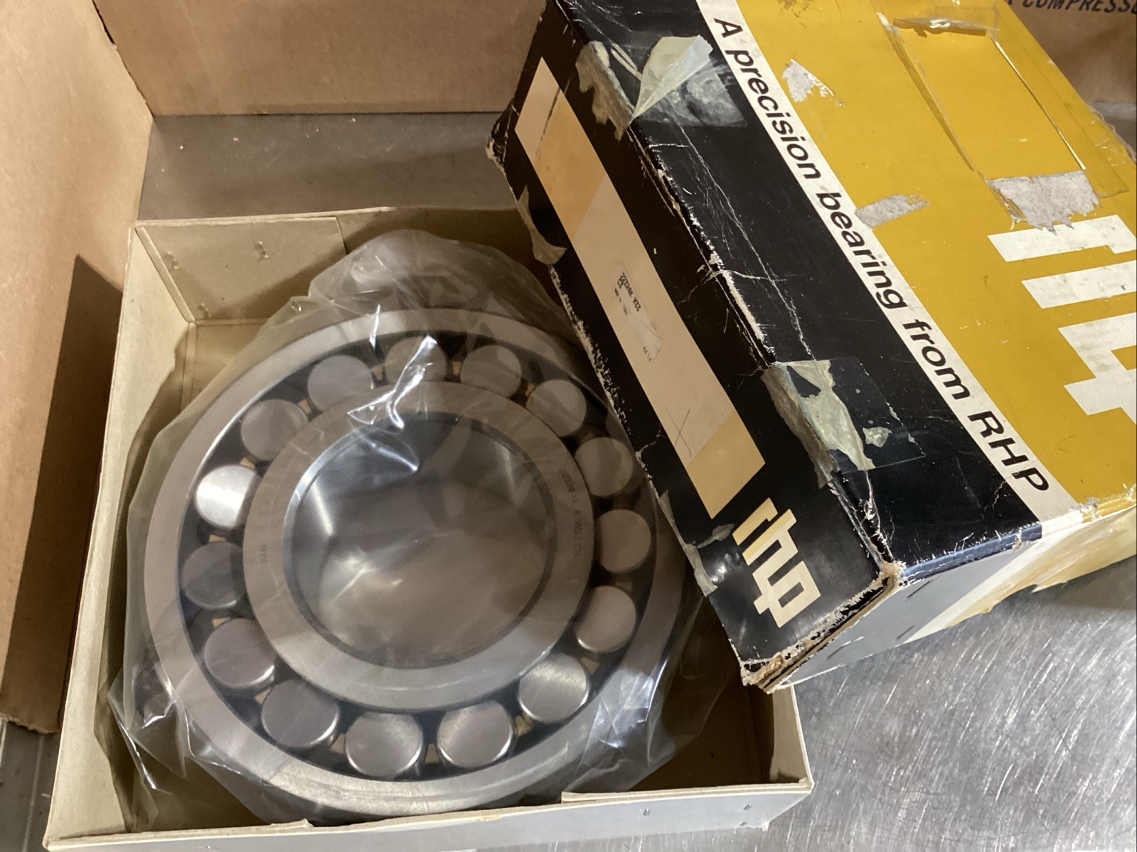 NOS Rhp 22324hlw33c3 / 22324 CC/C3W33 SPHERICAL ROLLER BEARING Unused
