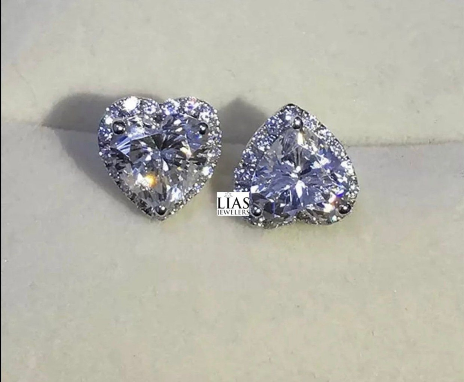 New 18k white gold studs earrings heart shape