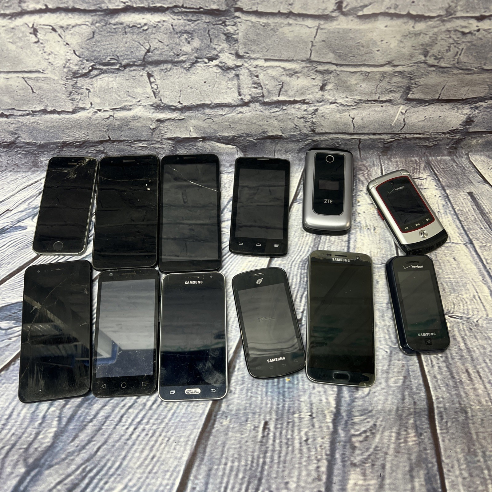 Lot Of Phones. Not Tested, Some Broken, Some Parts Only, Unknown See Pics