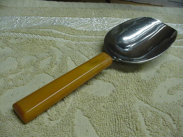 Vintage BUTTERSCOTCH BAKELITE 1/4 cup flour/sugar scoop/spoon kitchen utensil