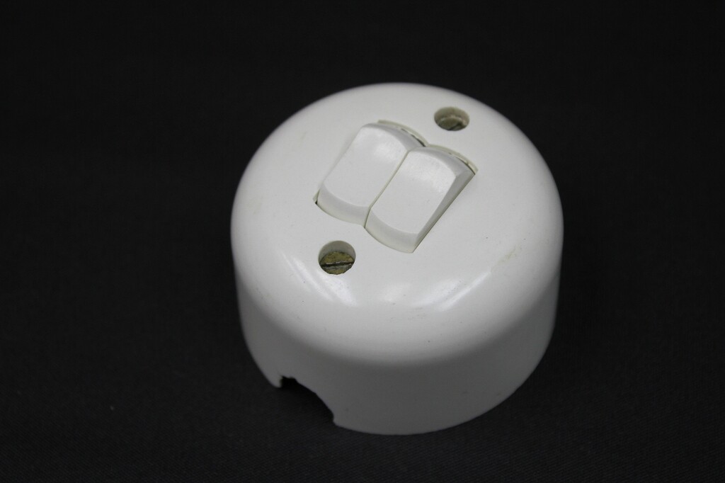 1 X Old Surface Mount Toggle Switch Round Ø Vintage White Series Switch