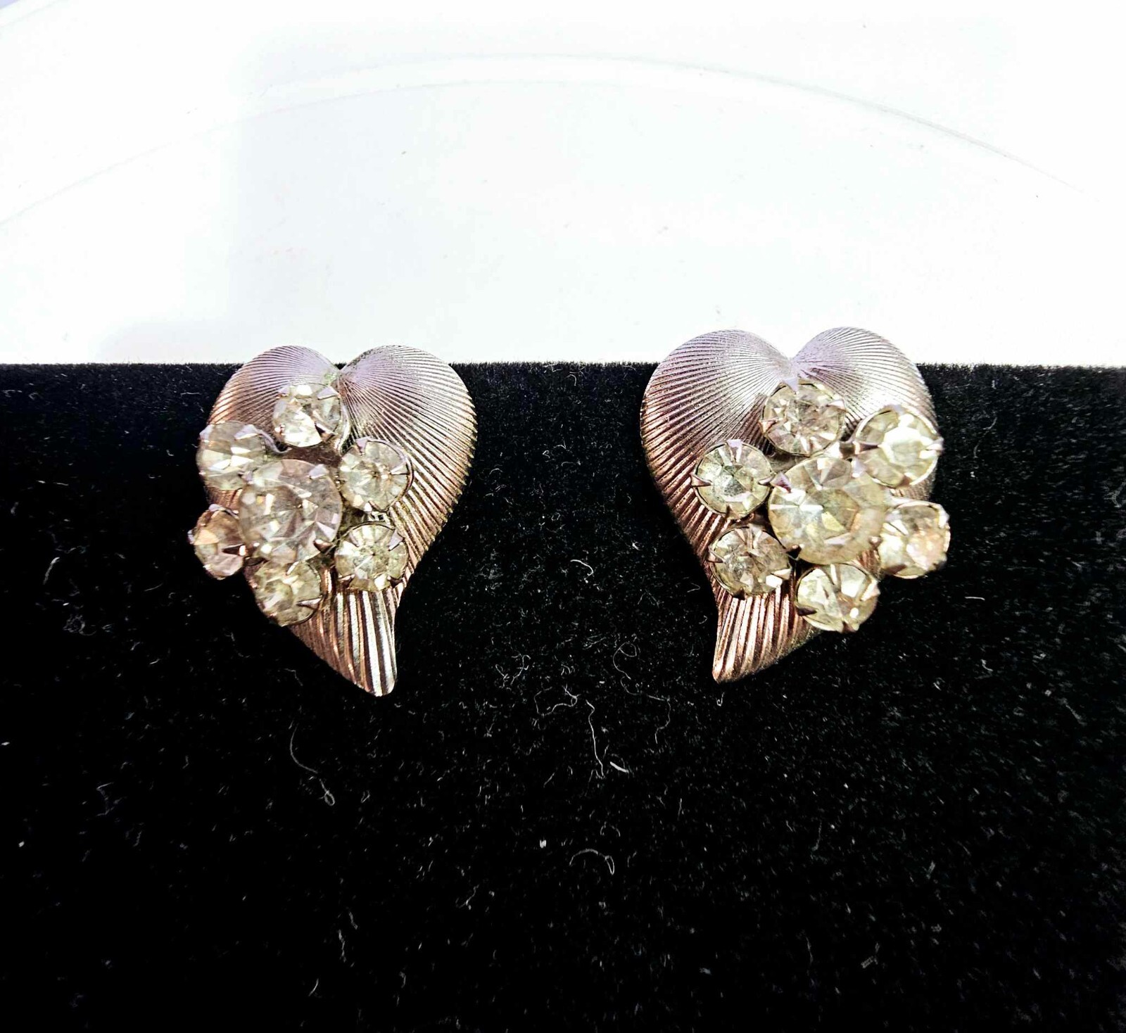 Silvertone Screwback Earrings heart leaf flower w clear stones- S65