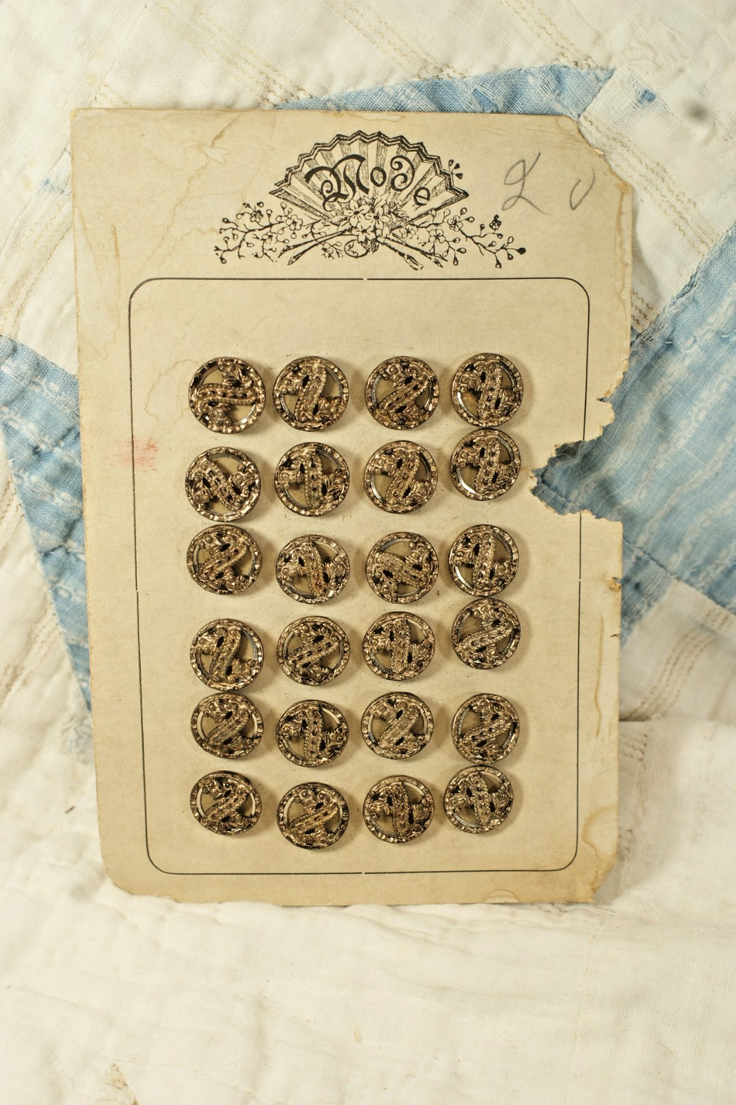 BS#19, Lot of 24 Antqiue Mode Metal Buttons on Original Card