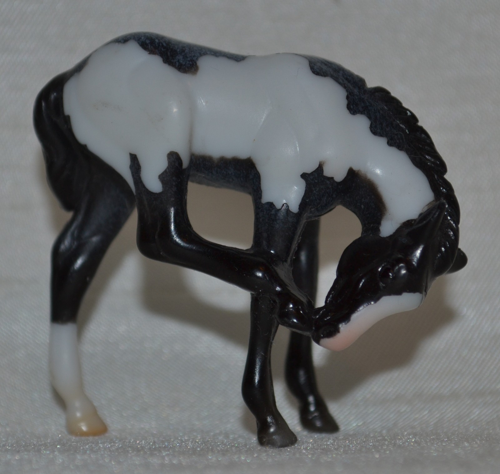 Breyer~2013-14~Black Pinto Scratching Foal~From Mystery Foal Surprise~Stablemate
