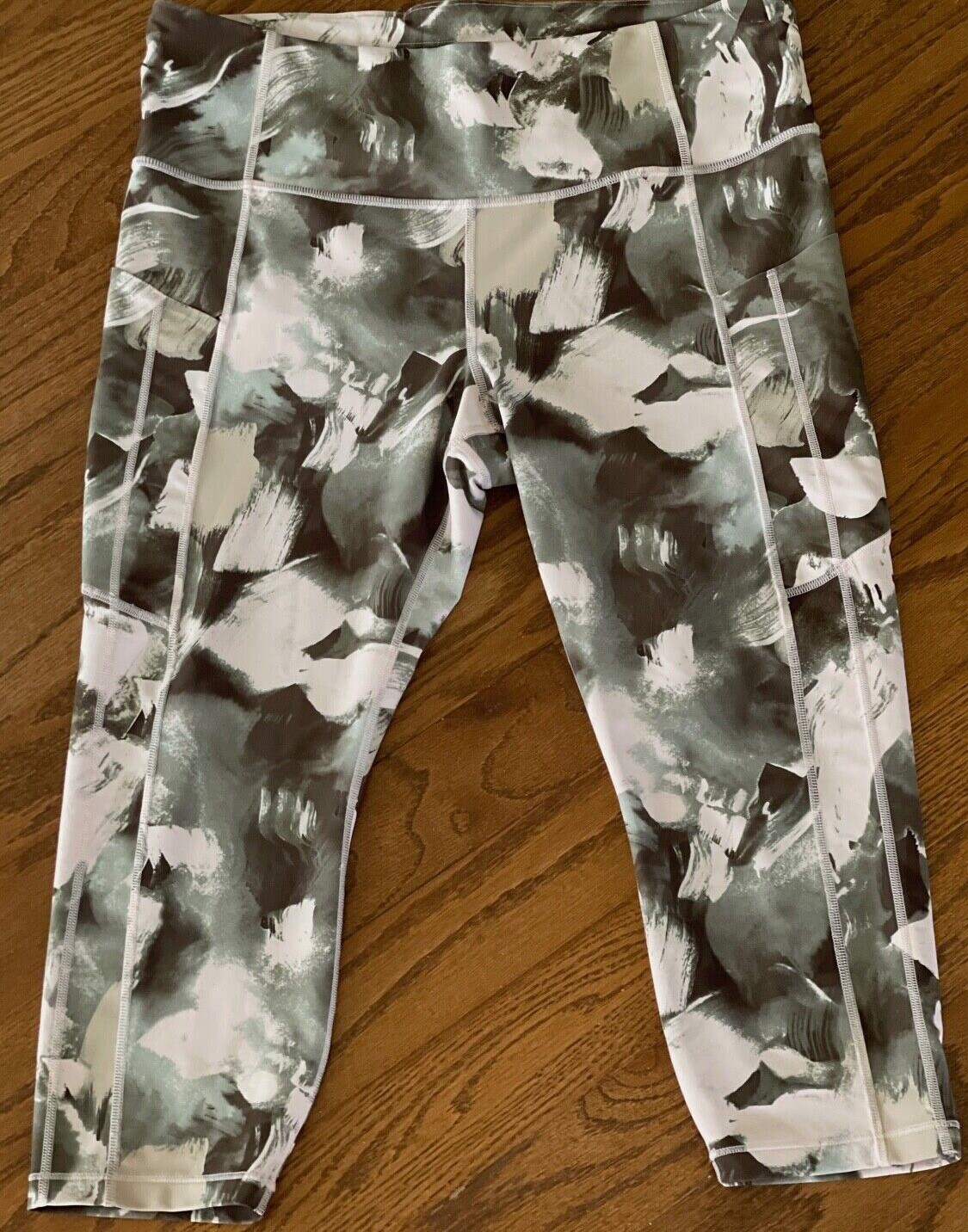ATHLETA Ultimate Stash ll Capri Leggings Woman's Size 1X Green & Pale Pink EUC