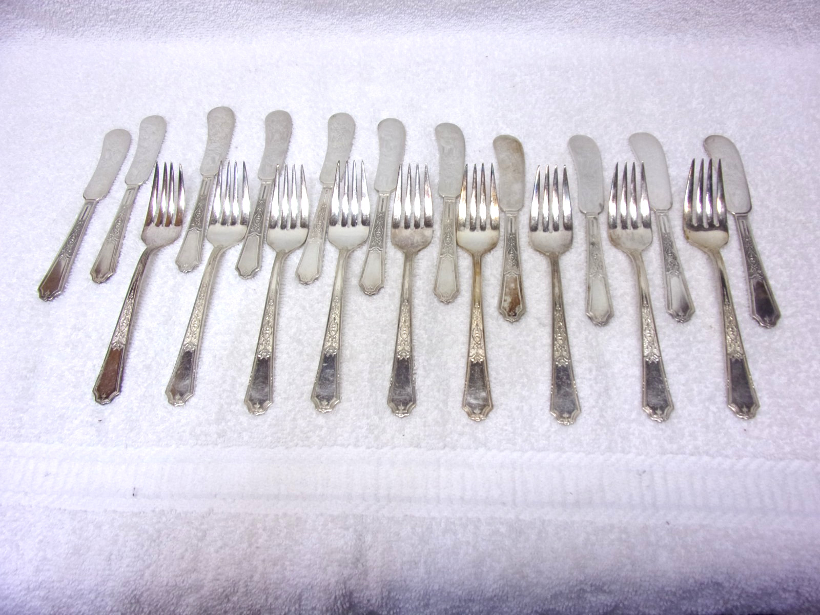 Lot of 20 pieces lntl Silver Ancestry Silver Plated Flatware