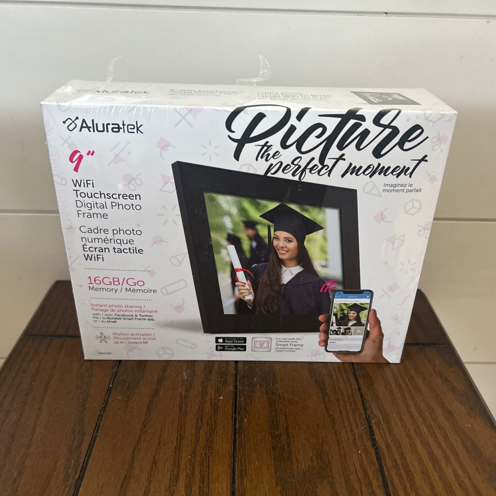 Aluratek - 9" WiFi Touchscreen IPS LCD Display Digital Photo Frame