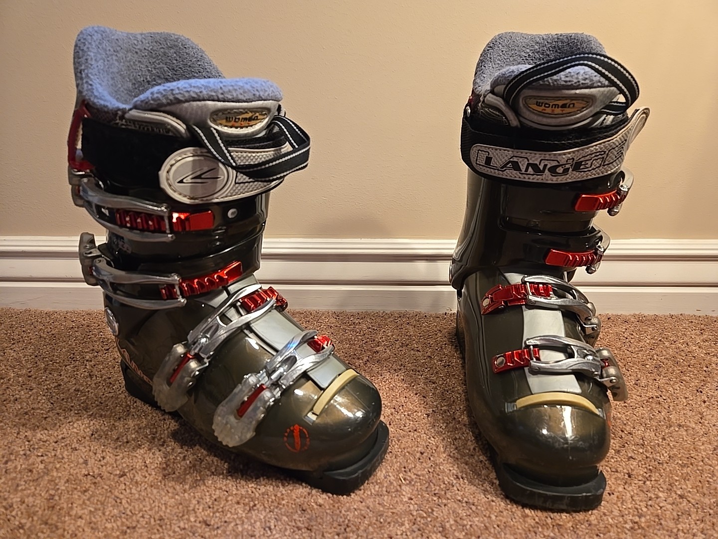 Lange Exclusive 100 Womens Ski Boots, Mondo 24, 283 mm Outer Shell, Warm Lining