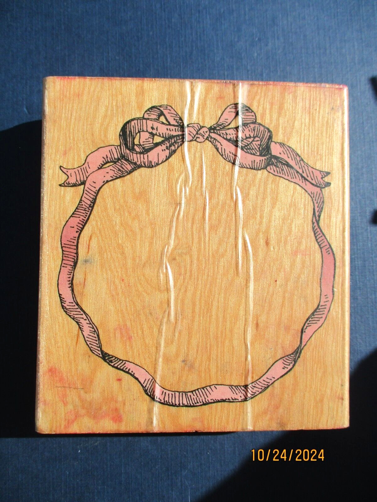 BOW ROUND FRAME HOLLY POND  RUBBER STAMP WD MTD L