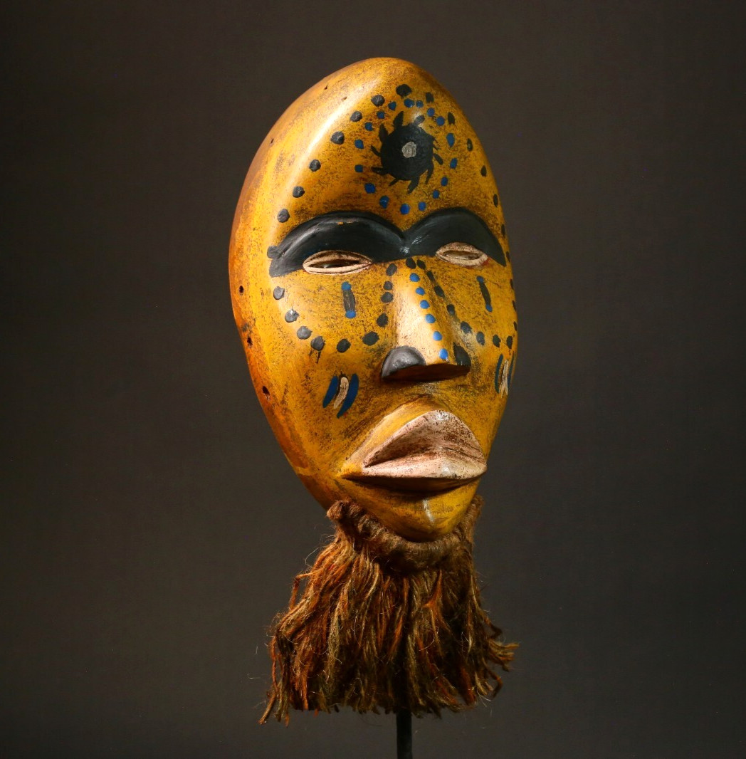 African Mask Hand Carved Wood Wall Display Art Vintage-G3279