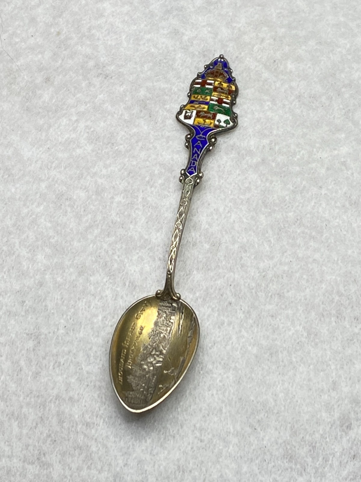 Antique Sterling Silver Canadian Souvenir spoon. 4 1/4 in. 12 gram weight