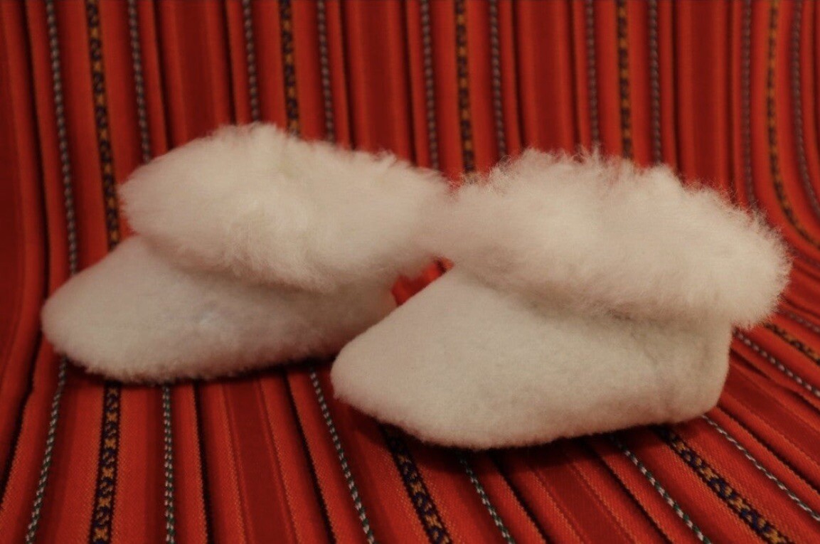 Alpaca Fur Baby Shoes Pantufla Slippers Size 8 Sole Size 4.75”