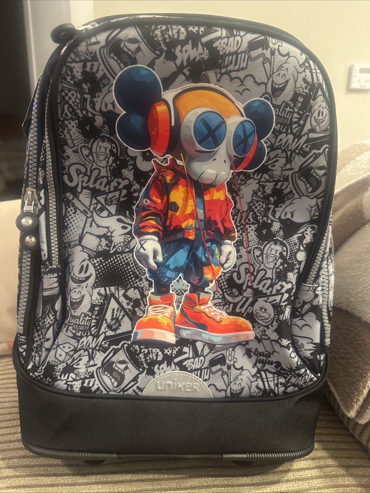 Uniker X Eyes Silent, Smooth Wheeler Roller Bag