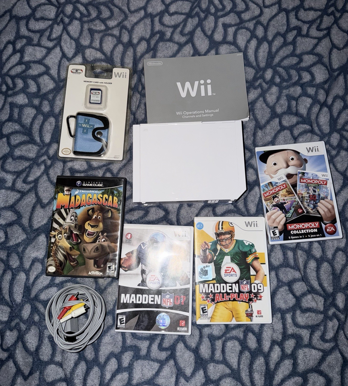 Nintendo Wii Console GameCube Compatible + 4 Games + NEW Memory Card