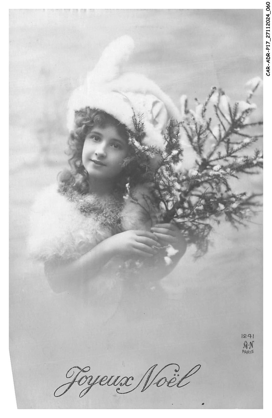 CAR-ADRP17-0946-FETE - Merry Christmas - Girl And Christmas Tree