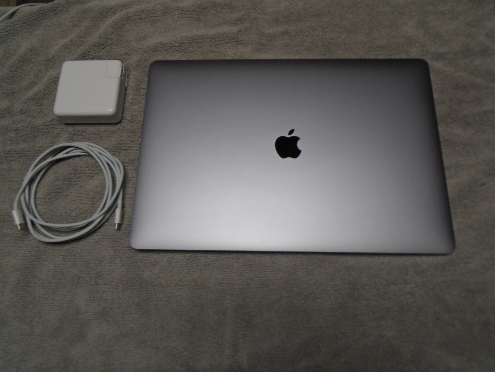2019 release Apple MacBook Pro, 16", 2.6GHz i7, 16gb RAM, 512gb SSD, Excellent!!