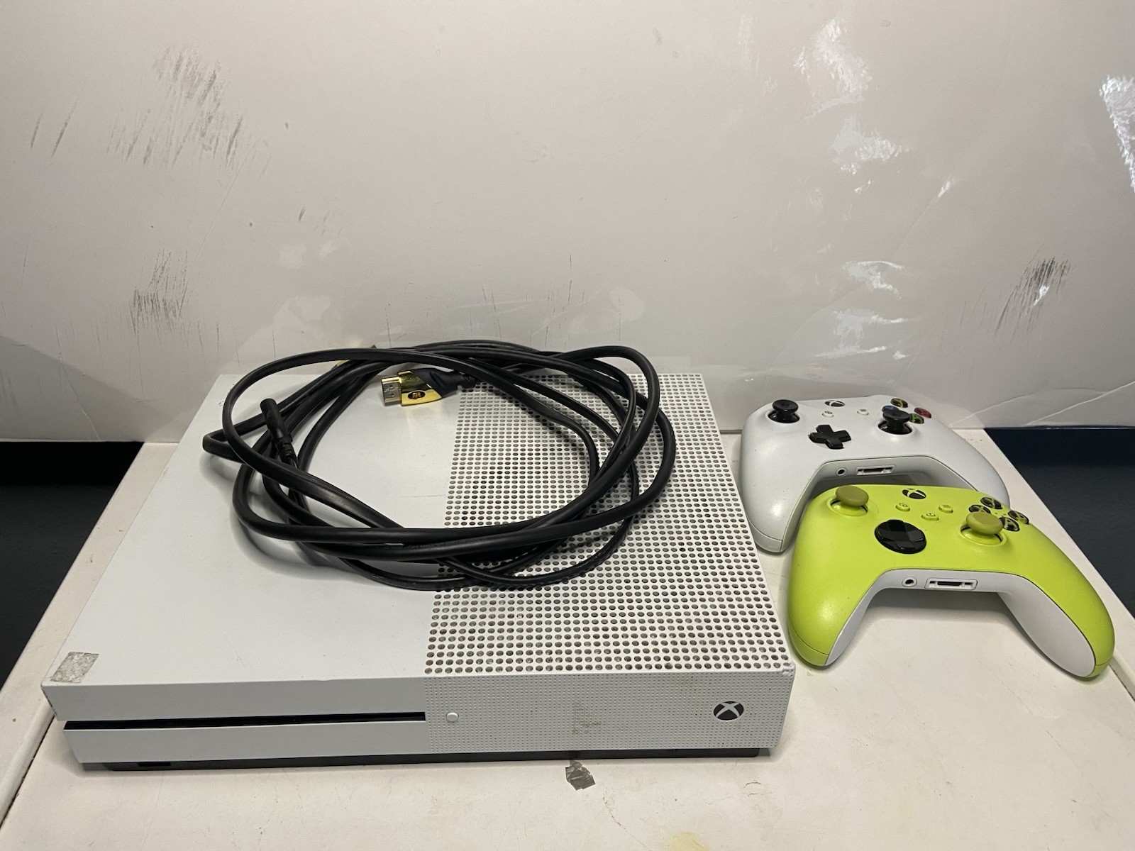 Xbox One S 2 Controllers W Cords Read Description Tested Working