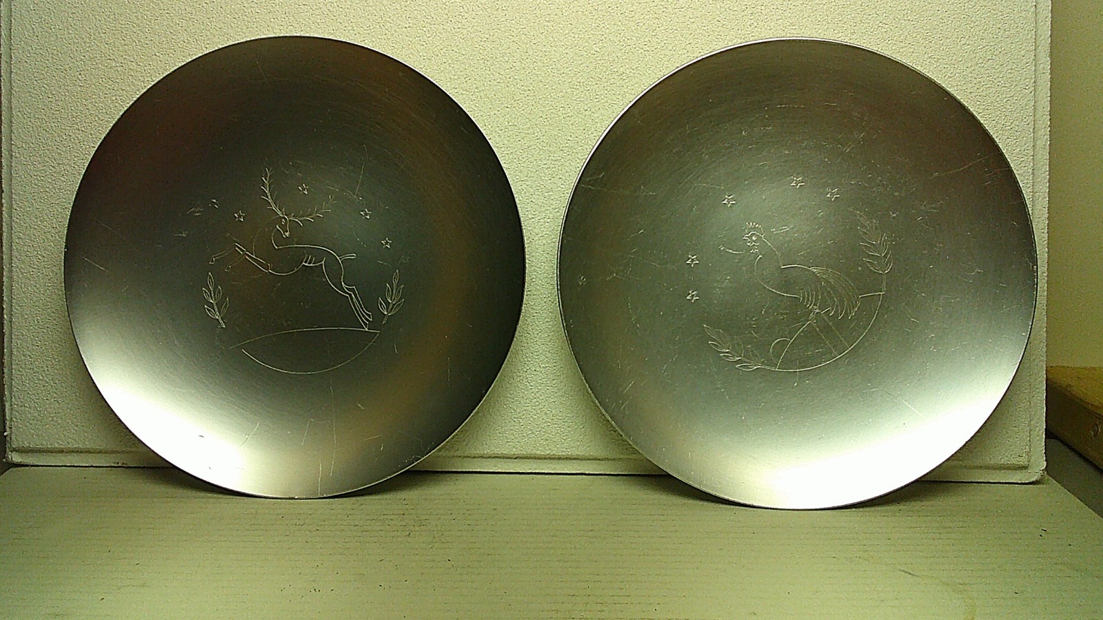 Vintage Kensington 10" Aluminum Dish/Plates (lot of 2) deer & rooster**free ship