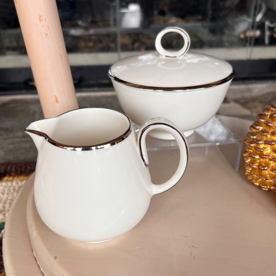 NORITAKE IVORY CHINA IVONNE 7522 JAPAN CREAMER & SUGAR BOWL WITH LID