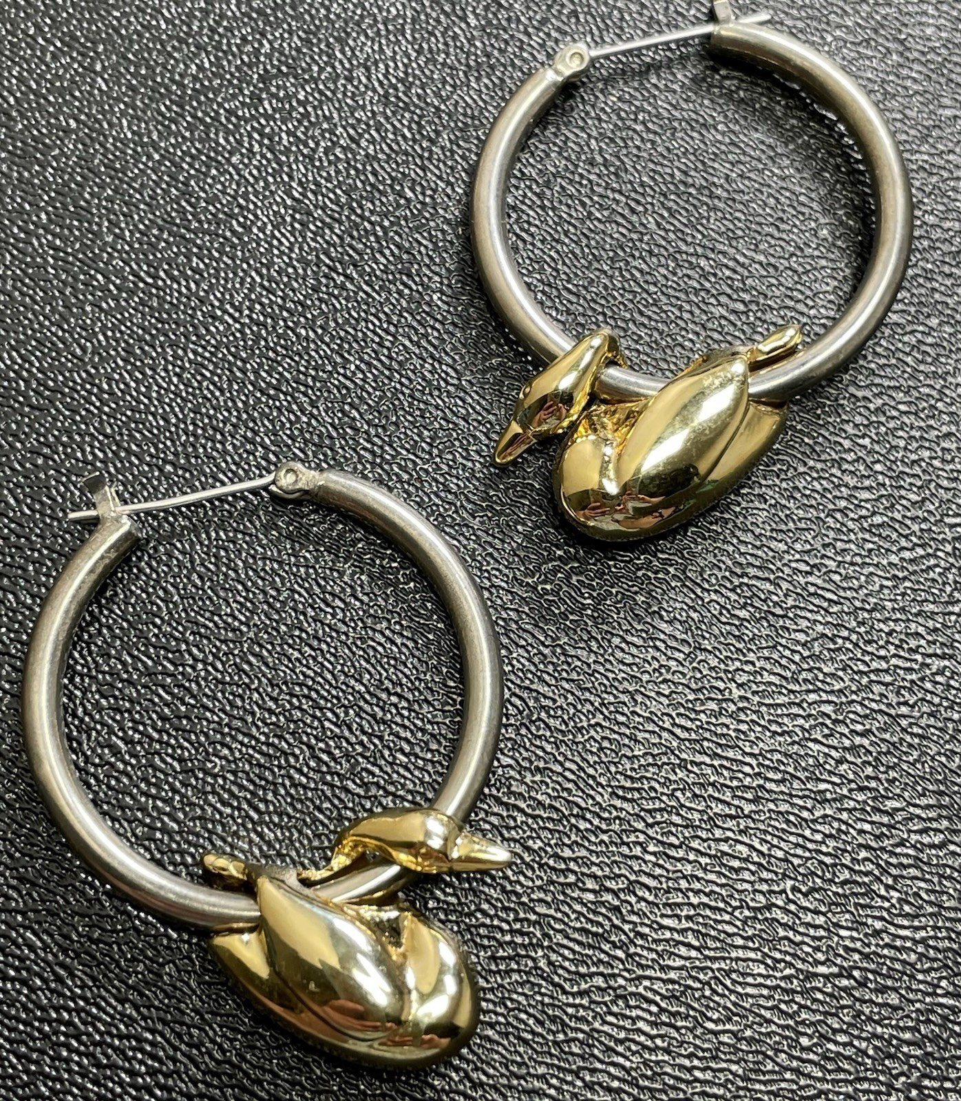 Vintage 1.5” Swan Gold & Silver Tone Hoop Hinged Earrings 