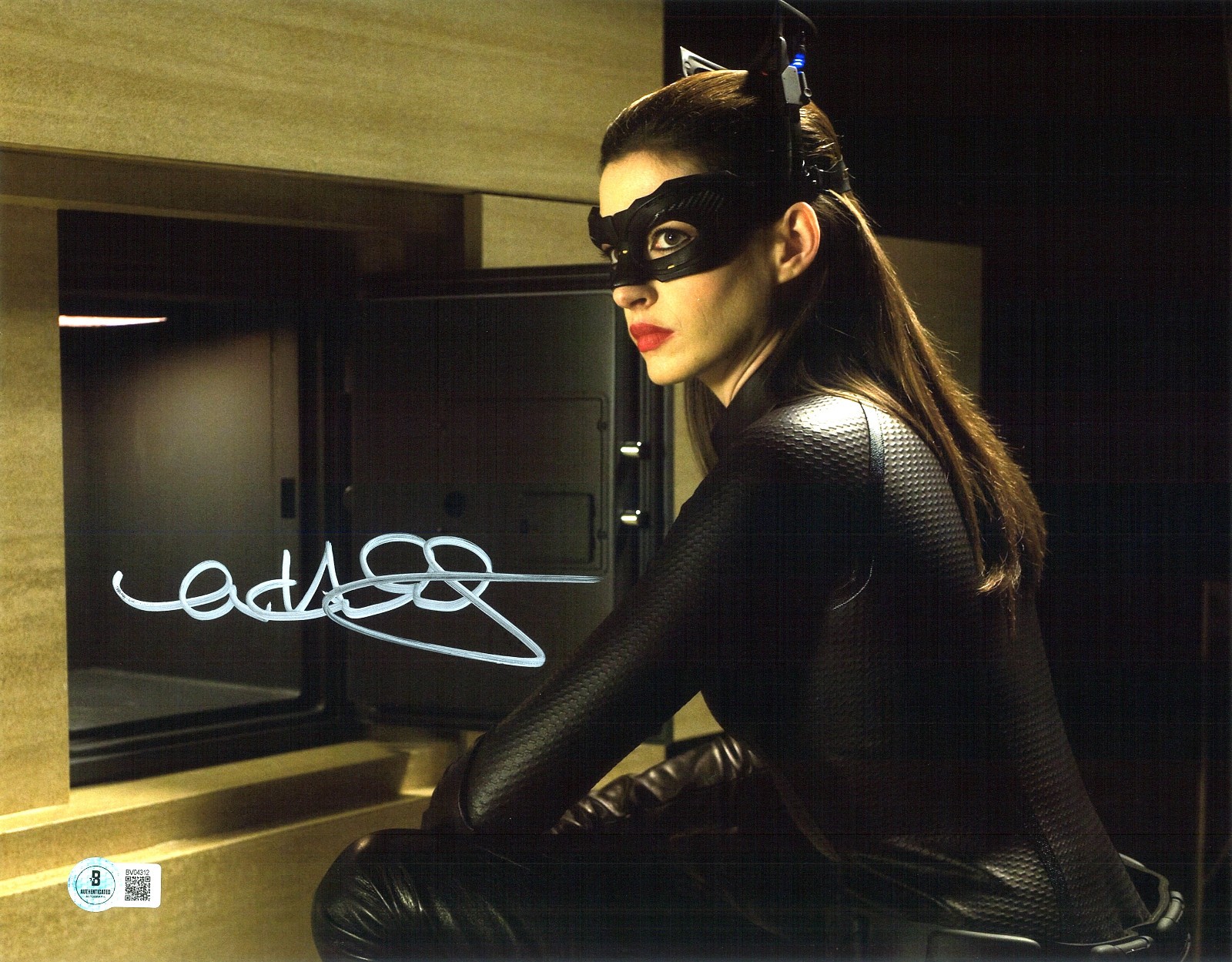 ANNE HATHAWAY SIGNED AUTOGRAPH THE DARK KNIGHT RISES 11X14 PHOTO BAS BECKETT DC