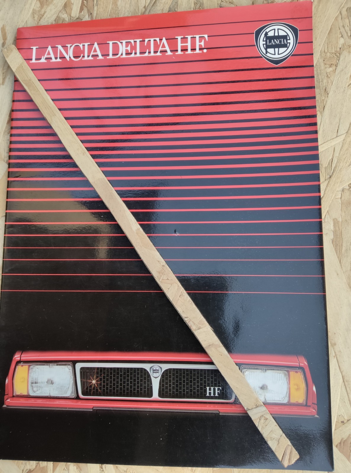 Lancia Delta HF brochure, 24 facades, French language