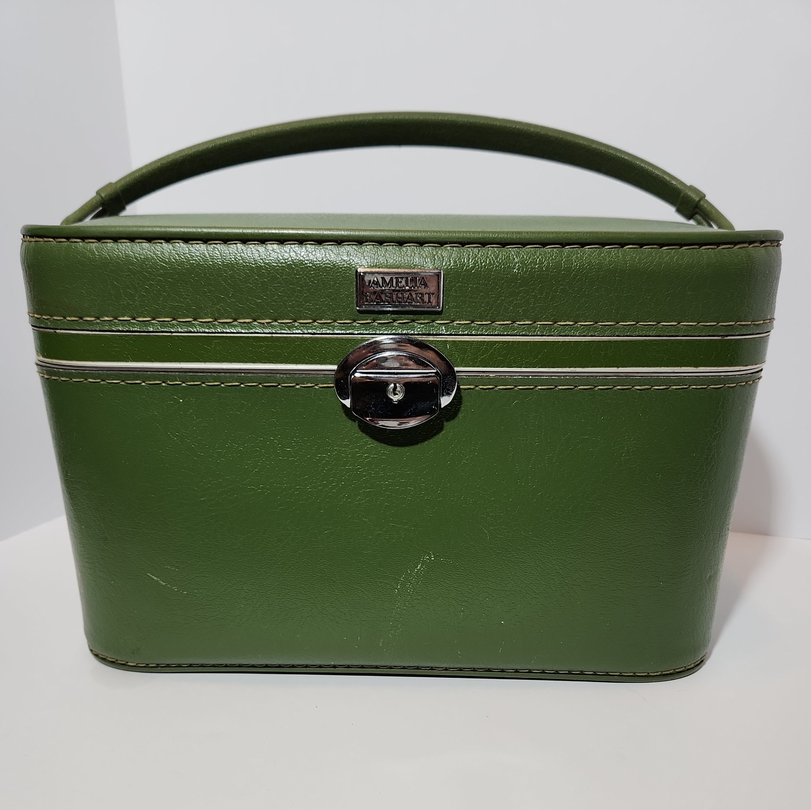 Vintage Amelia Earhart Cosmetic Travel Luggage Case Green with satin interior