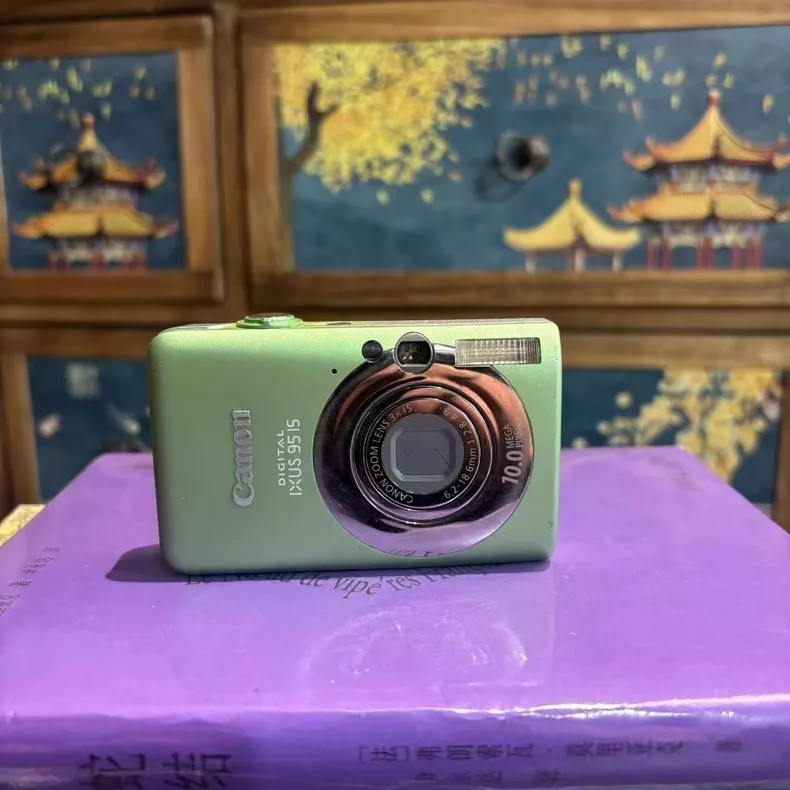 Canon PowerShot Digital IXUS 95 IS 10.0MP digital Camera Green