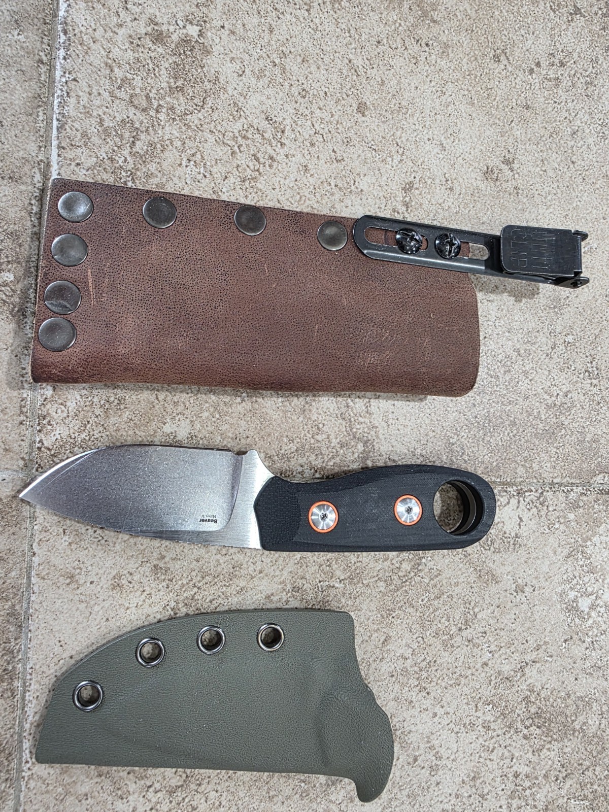 Kizer Beaver Drop Point Fixed  Knife Nitro-V Blade G10 Scales Leather Sheath