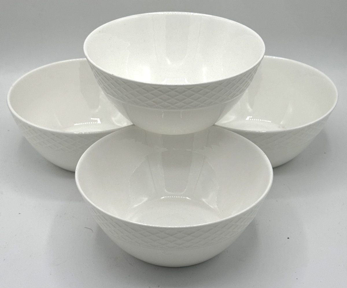 Mikasa Trellis White Set of 4 6 1/4" Bone China Soup/Cereal Bowls Excellent