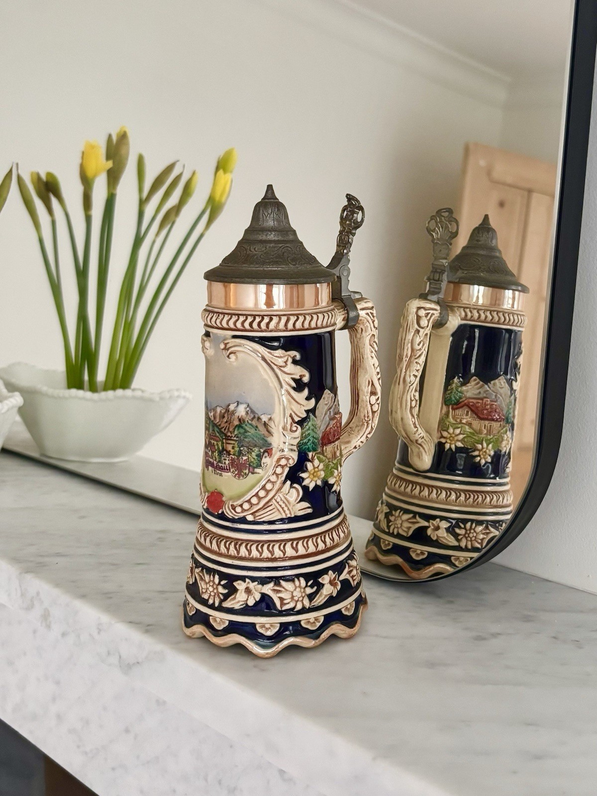 Vintage traditional German collectible musical beer stein beer mug