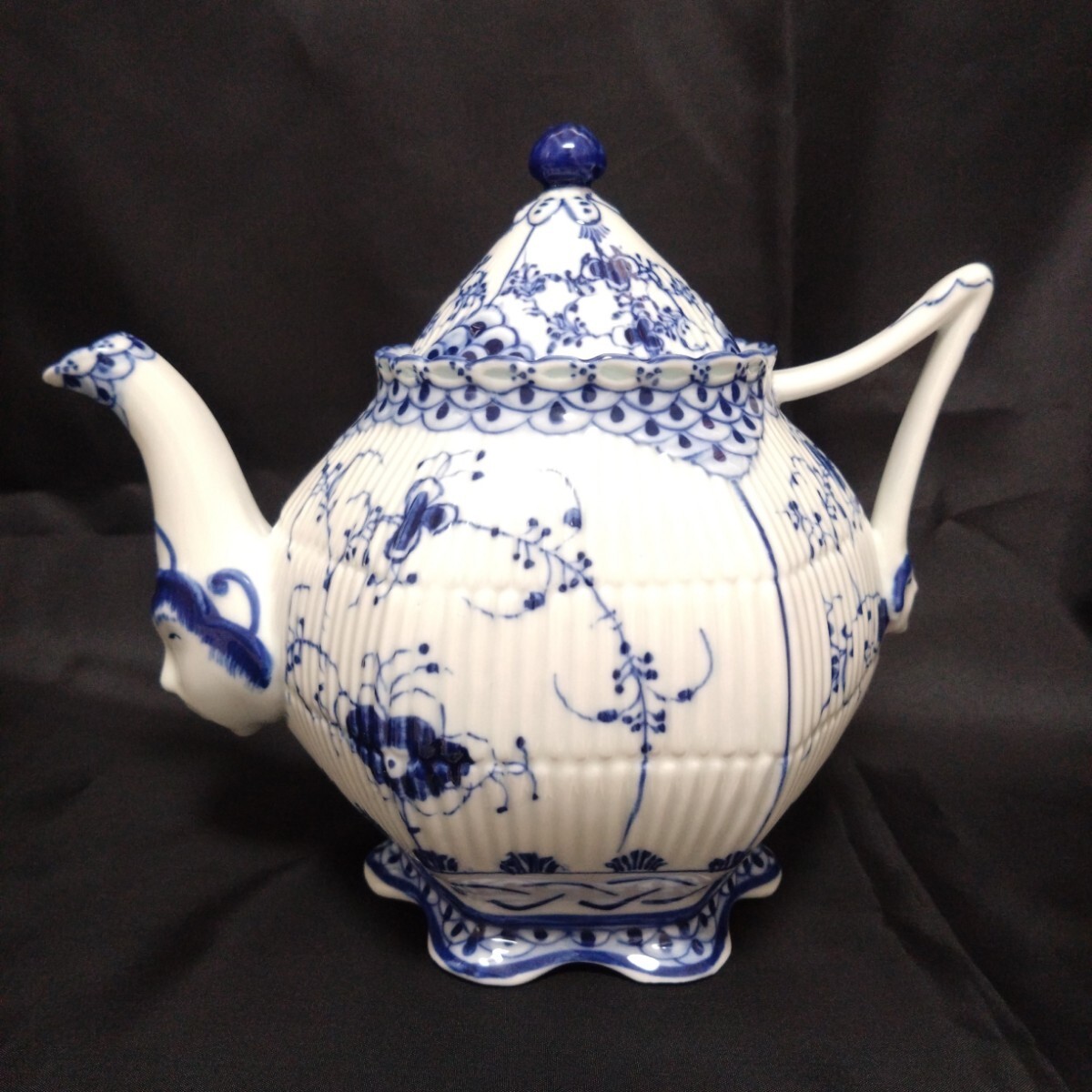 Unused stored item Nikko × Hiroko Koshino Snubbull Fluted Full Lace Teapot