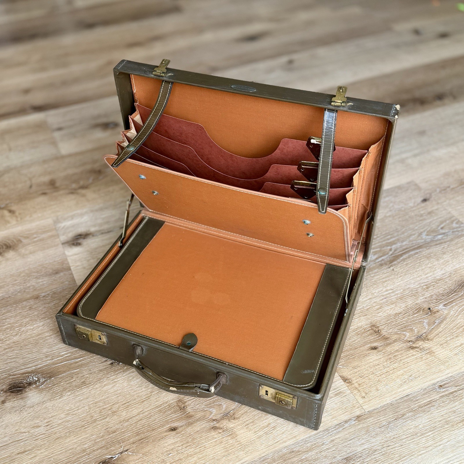 Vintage Flitecrest Leather Attache Case Made USA Presto Latch Briefcase