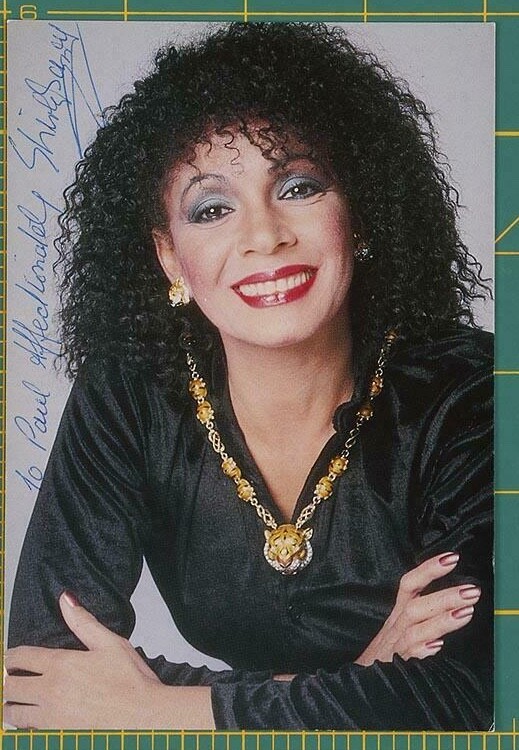 Shirley Bassey (James Bond Singer) Pair Original Autographed Photograph & letter