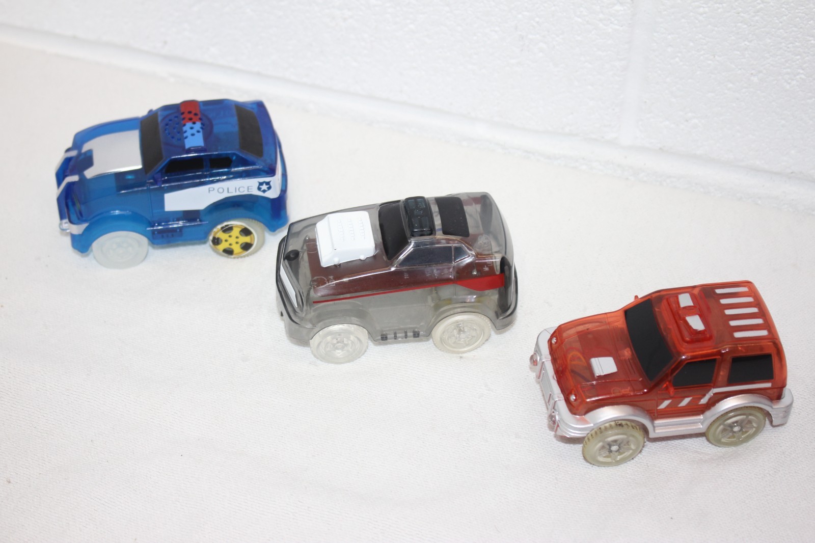 Lot of 3 Magic Tracks Magic Trax Compatible Light-up LED Cars Vehicles WORKING!!