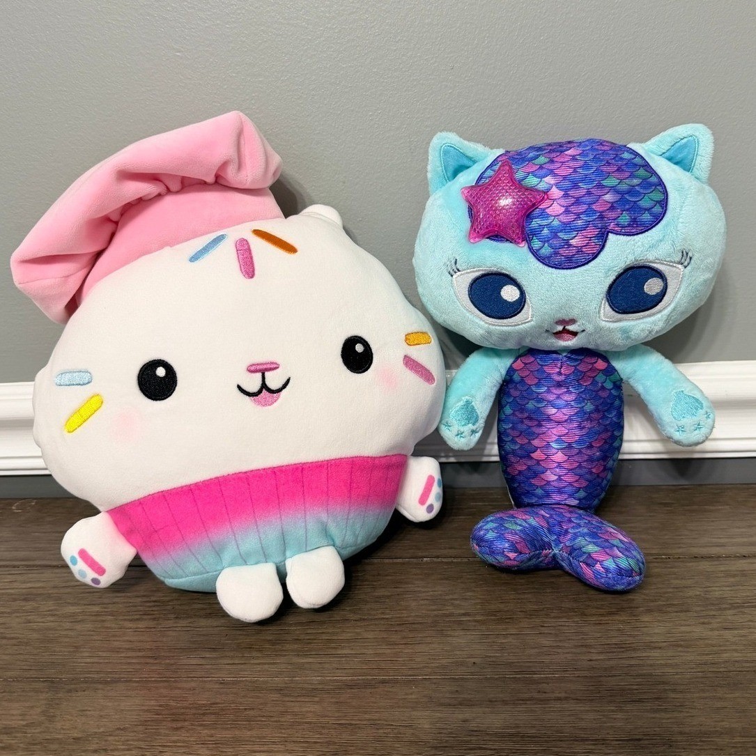 Gabbys Dollhouse Cakey Cat Chef Hat and Mercat Mermaid Plush Set