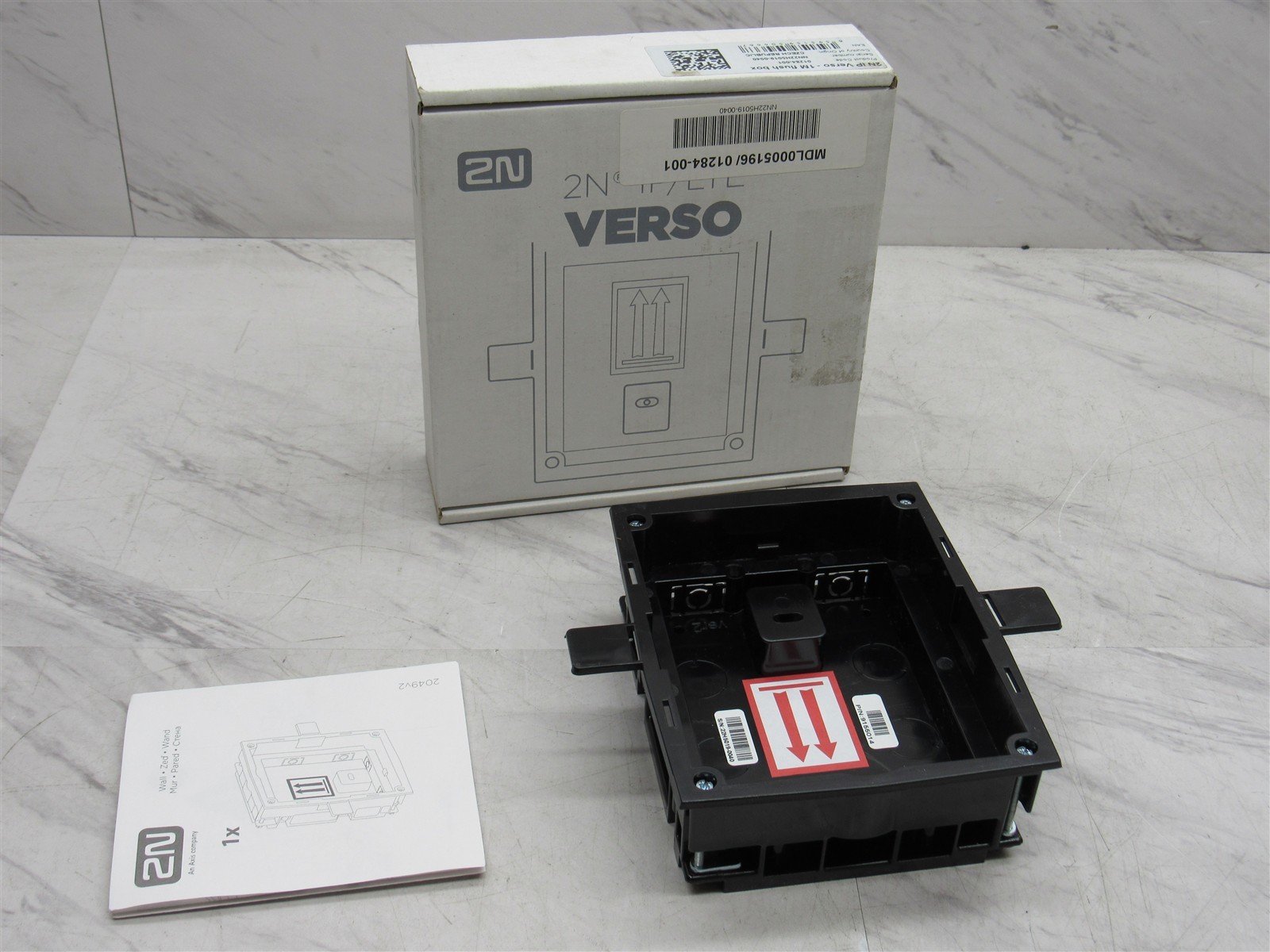 NEW 2N IP Verso 1M Flush Box Black 01284-001, 9155014