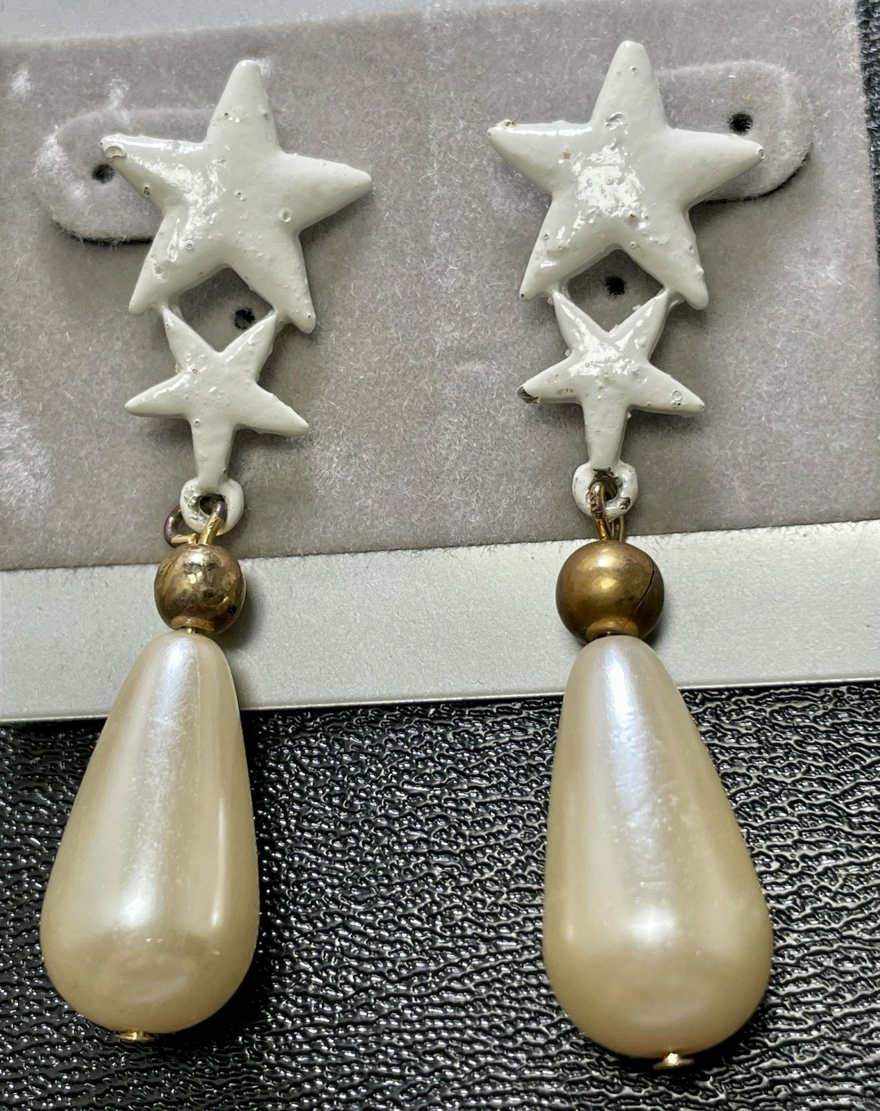 Vintage 2” White Star Enameled Faux Pearl Gold Tone Dangle Earrings 