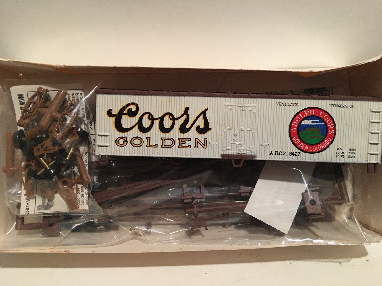 HO Walthers 932-2467 Coors 40’ DS Wood Reefer Boxcar Unassembled Kit