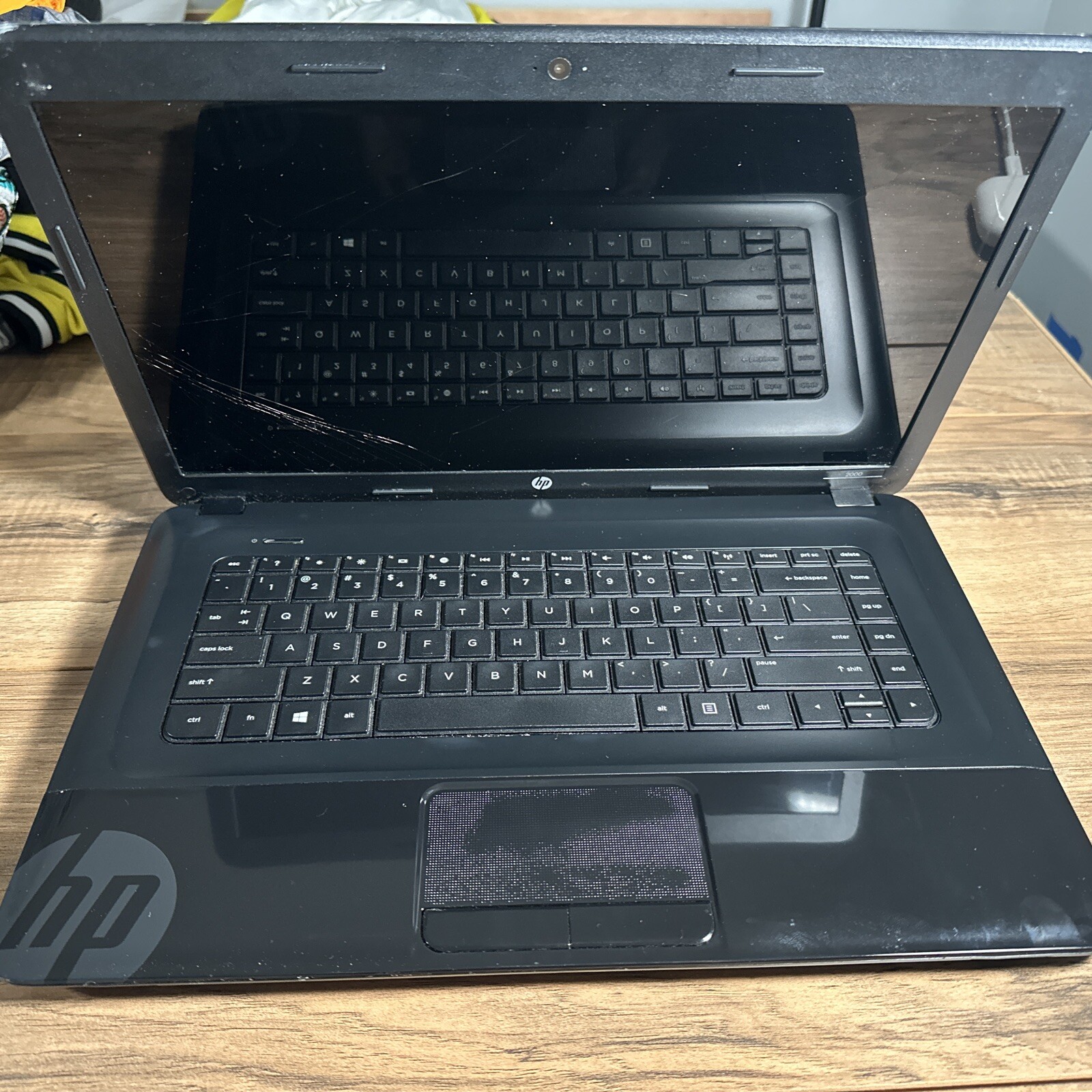 HP Laptop Model TPN-I108 Black FOR PARTS screen Cracked