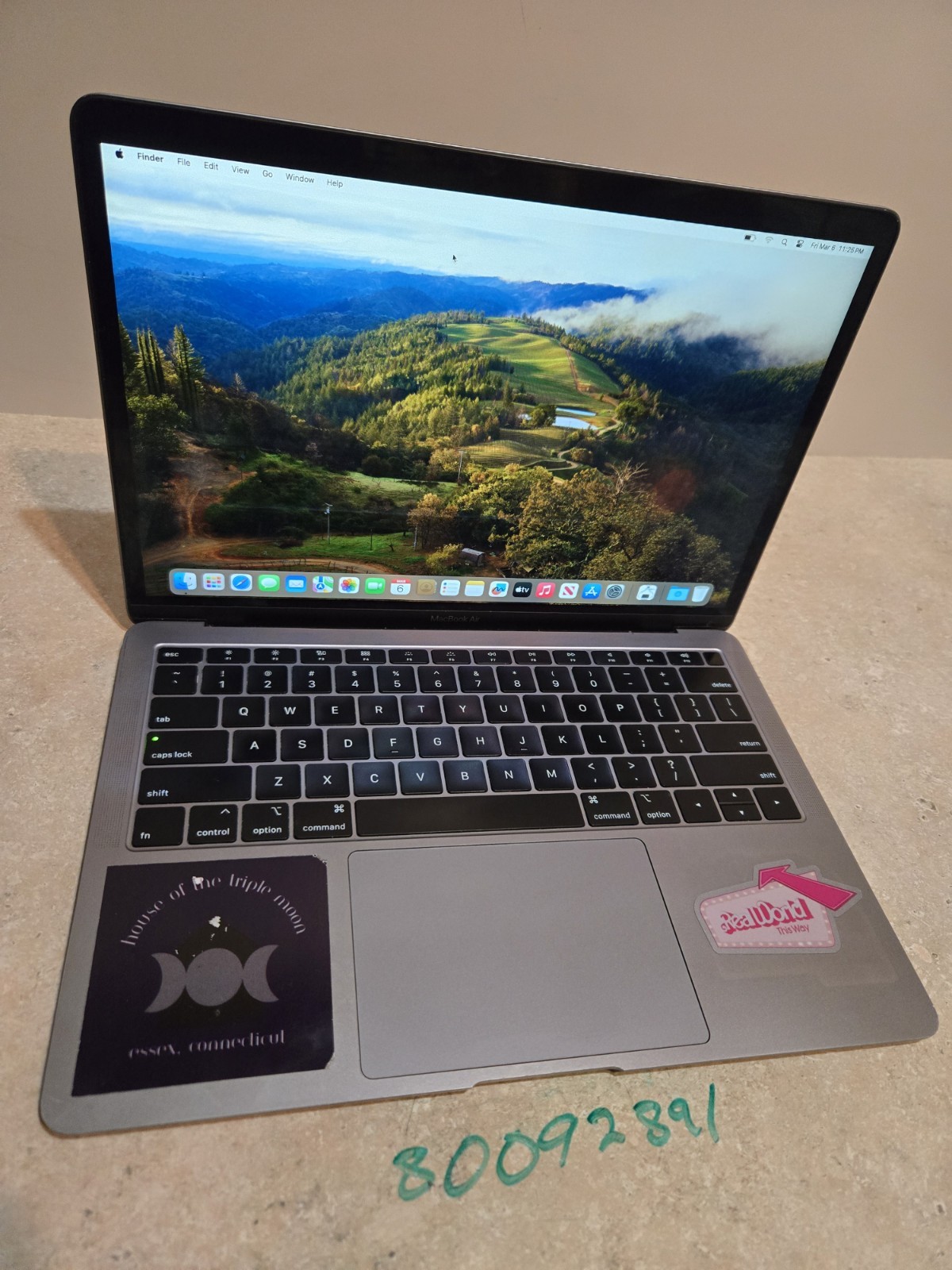 Apple Macbook Air 13 inch 2018 Laptop - intel i5 - 256GB SSD - Model A1932