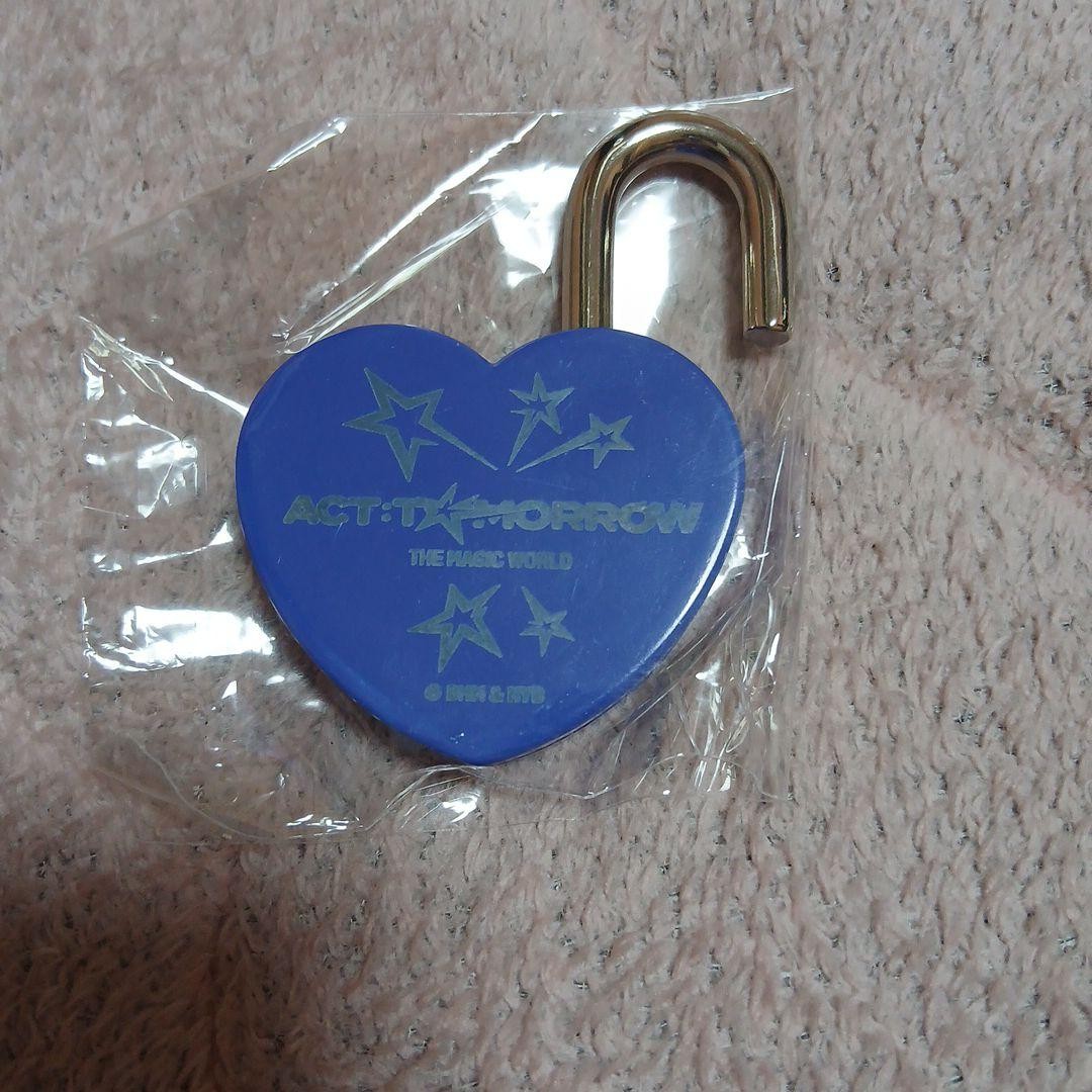 TXT Yeonjun Heart Lock Set