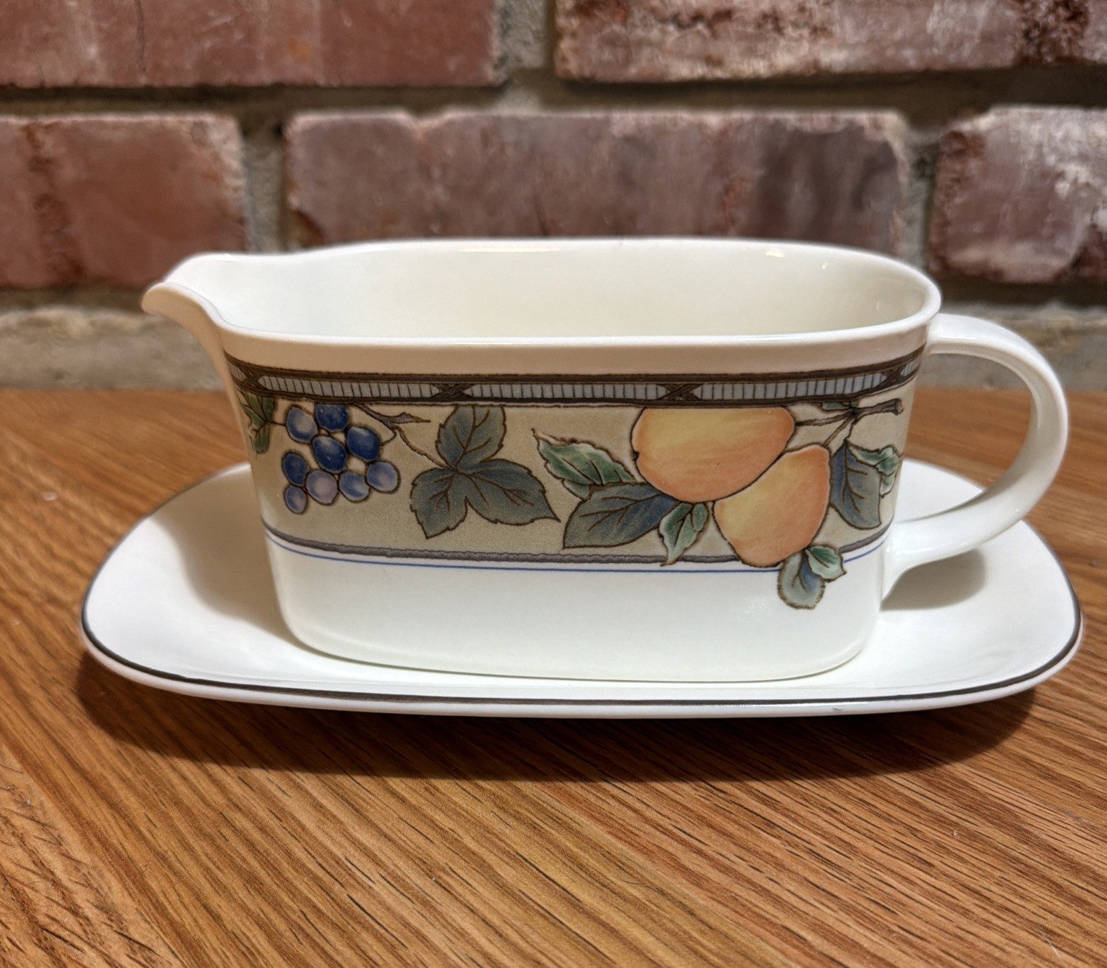 Mikasa Garden Harvest Gravy Boat & Underplate Intaglio Fruit & Leaves EUC