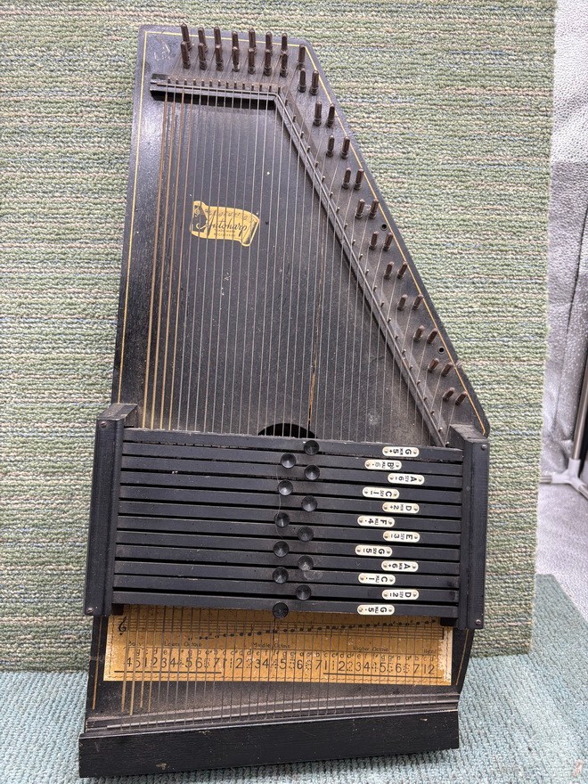 VINTAGE OSCAR SCHMIDT AUTOHARP 12 CHORDS