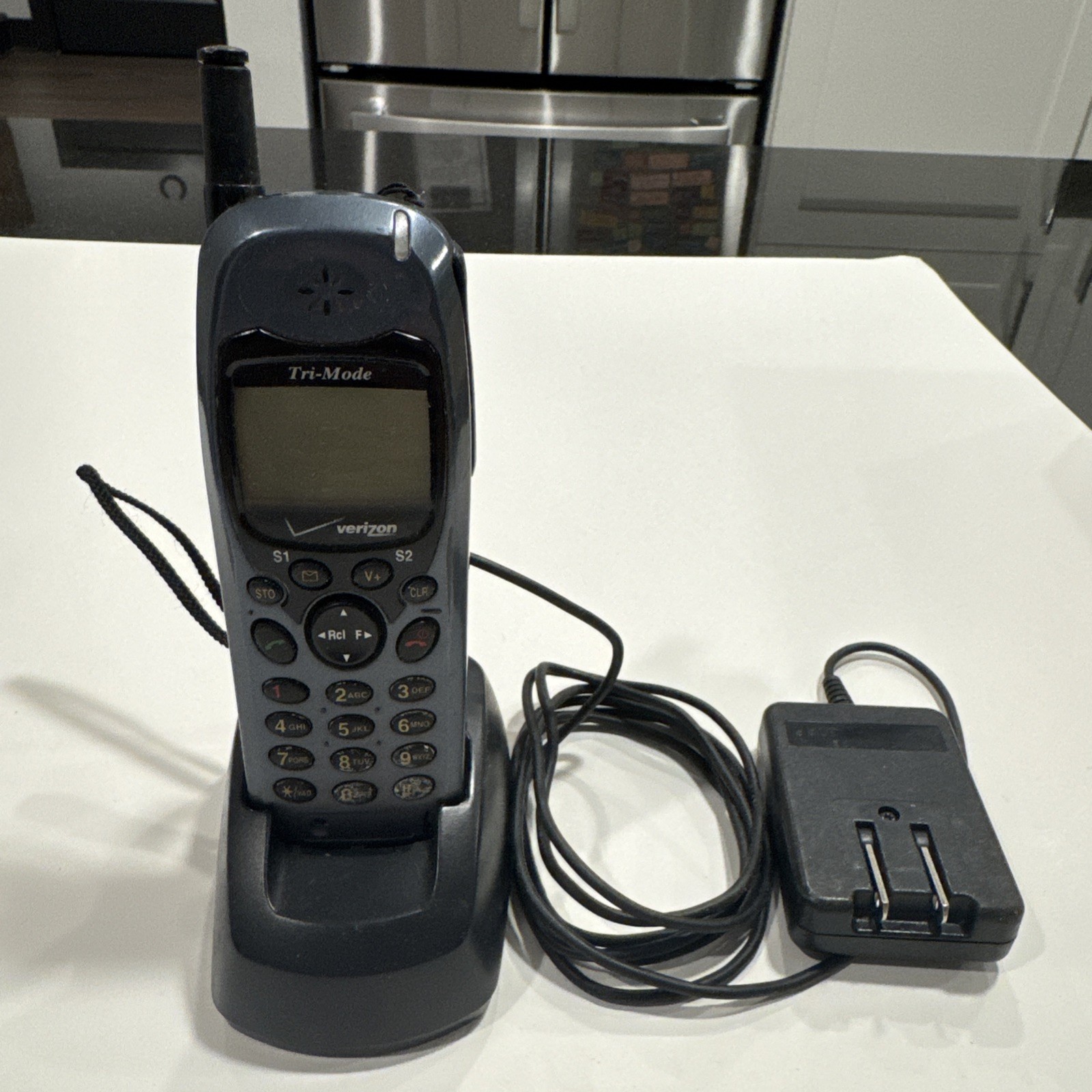 Audiovox CDM-9000 Tri-Mode CDMA Cellular Cell Phone Verizon Vintage with Charger