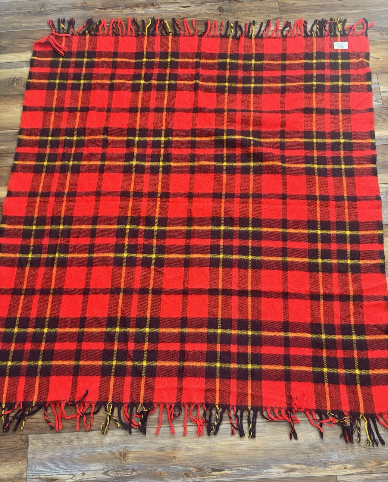 Faribo Red Tartan Plaid 100% Acrylic Blanket Throw Stadium Holiday 54x52