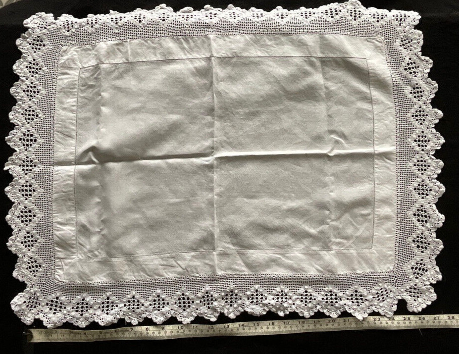 Vintage handmade doily / small tablecloth cottage core retro 27 x 22 inch