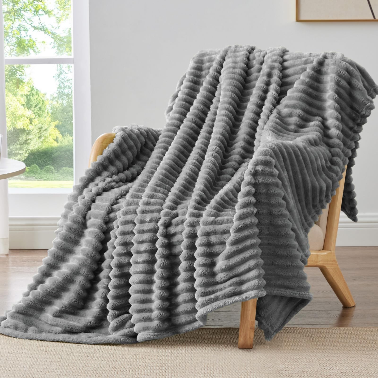 Fleece Throw Blanket 300GSM Soft Warm Giftable Striped BEDELITE Couch Fluffy