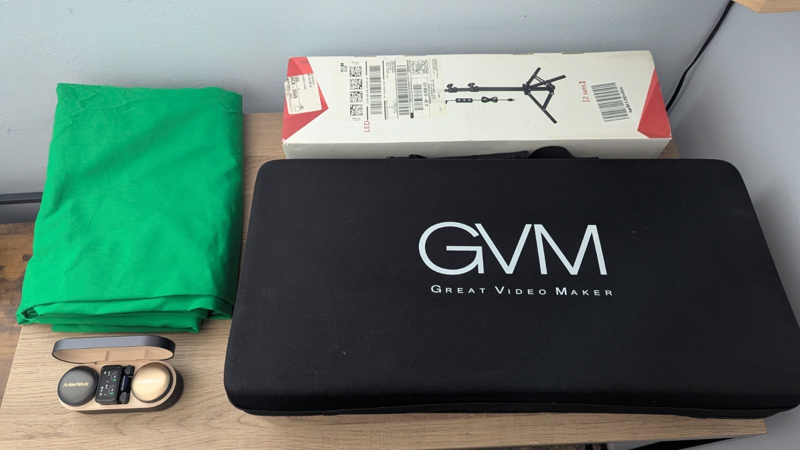 Content Creator Kit – GVM 800D-II Lights + AnkerWork Wireless Mic System